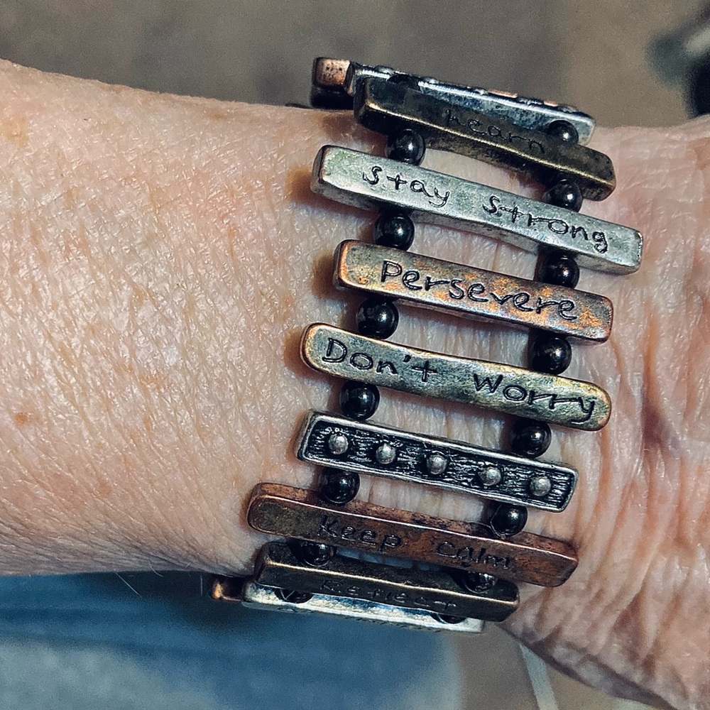 19 inspirational sayings on stretch bracelet
